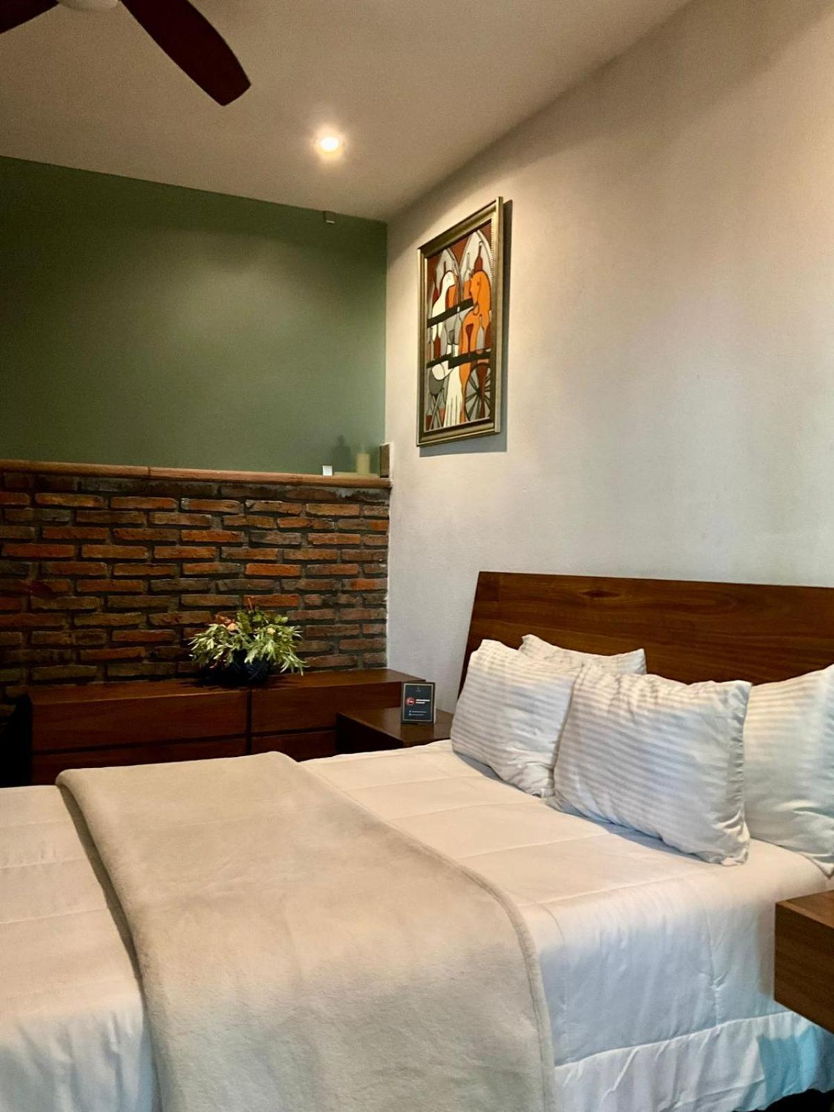 Casa Carmona 33 Hotel Queretaro Room photo